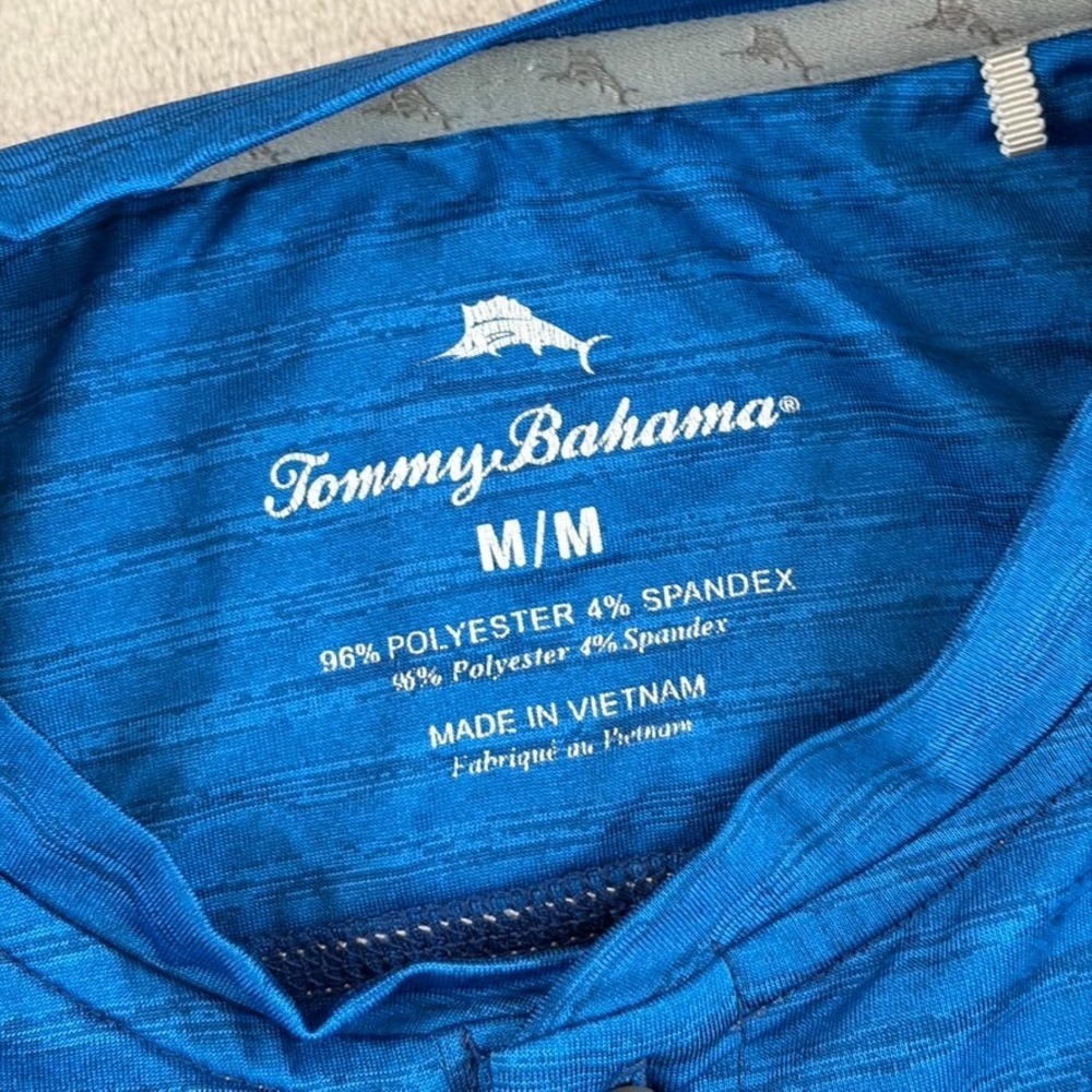 Tommy Bahama Wave Crest Henley T Shirt in Blue Men Medium Short Sleeve Resort - Picture 2 of 6